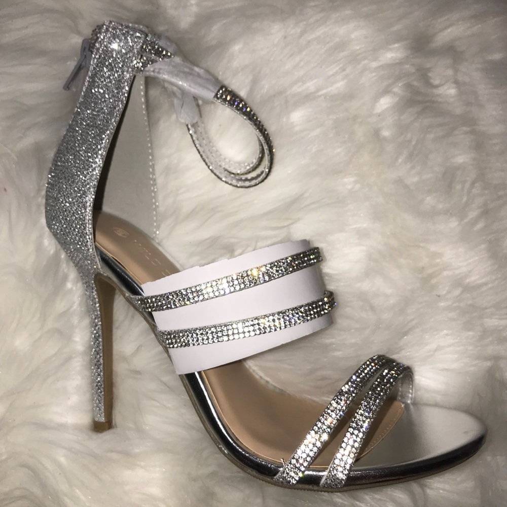 Women’s 6 1/2 Silver Heels